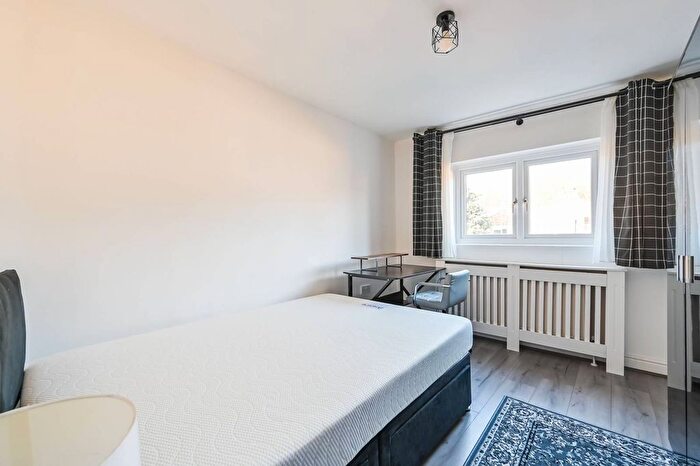 4 Bedroom Terraced House To Rent In Bow Common Lane, Bow, London, E3