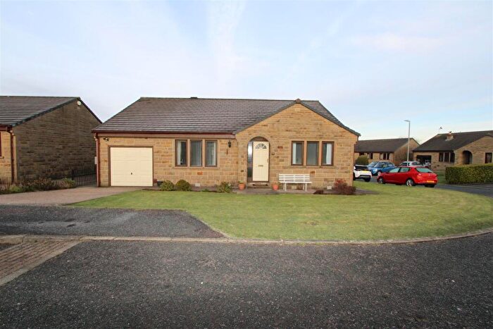 2 Bedroom Detached Bungalow To Rent In Blakelaw Drive, Clifton, Brighouse, HD6