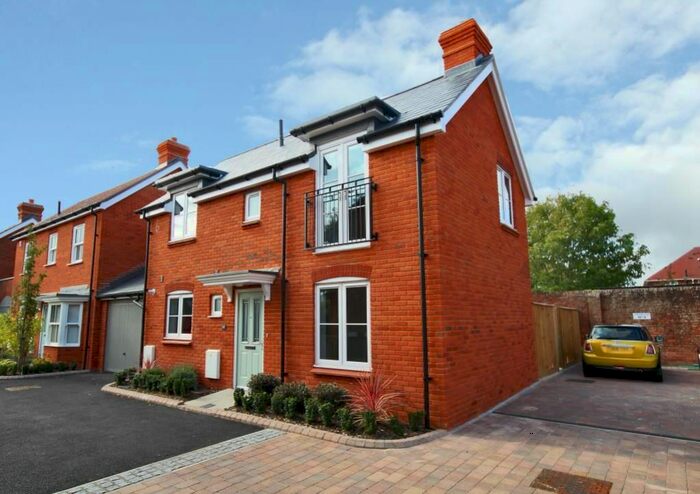 2 Bedroom Terraced House To Rent In Lymington, Hampshire SO41