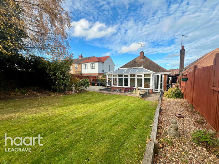 2 Bedroom Detached Bungalow For Sale In Finsbury Road, Luton, LU4