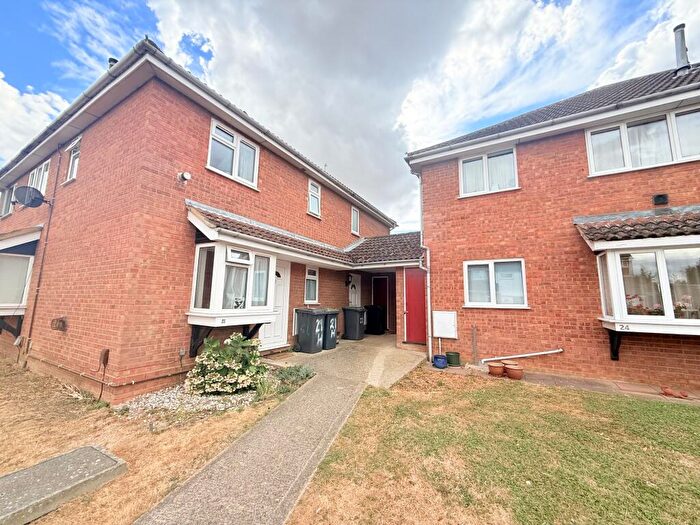 2 Bedroom Cluster House To Rent In Heron Close, Biggleswade, Central Bedfordshire, SG18
