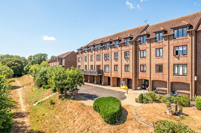 2 Bedroom Flat For Sale In Station Road, Pulborough, RH20