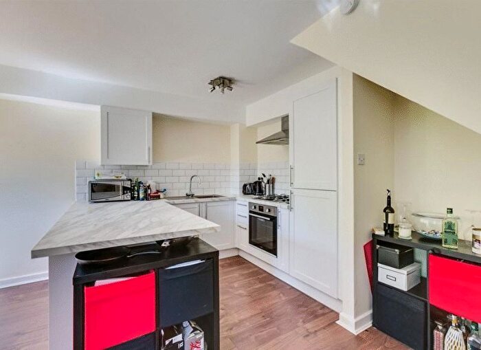 2 Bedroom Flat To Rent In Tamarind Yard, London, E1W