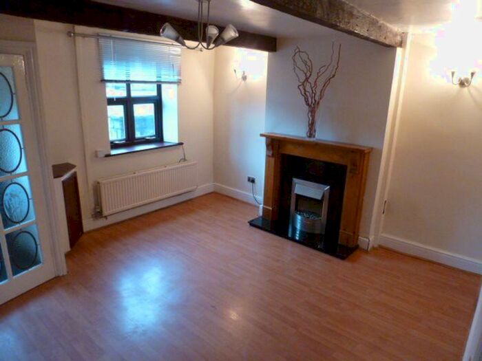 2 Bedroom Cottage To Rent In Rochdale Road, Edenfield, BL0