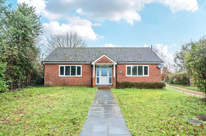 3 Bedroom Bungalow For Sale In High Street, Shirrell Heath, Southampton, Hampshire, SO32