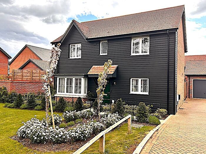 4 Bedroom Detached House For Sale In Pond Coppice, Rotherfield Greys, Henley-On-Thames, RG9