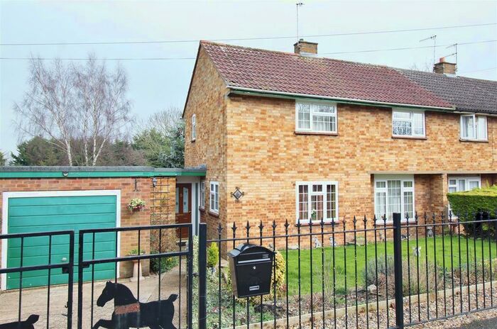 3 Bedroom Semi-Detached House For Sale In East View, Essendon, Hatfield, AL9