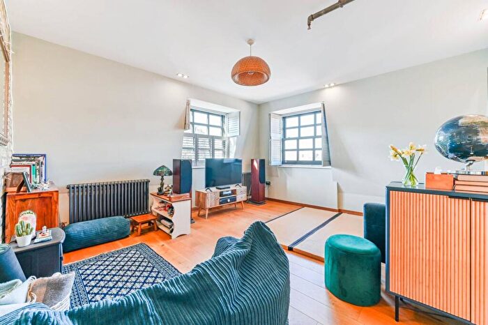 2 Bedroom Flat For Sale In Beardell Street, Crystal Palace, London, SE19