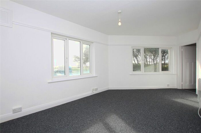 2 Bedroom Flat To Rent In Western Road, Lancing, West Sussex, BN15