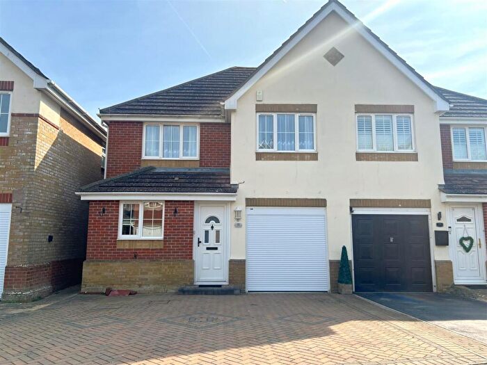 3 Bedroom Semi-Detached House For Sale In Crosshaven, Littlehampton, BN17