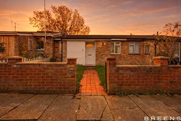 3 Bedroom Bungalow For Sale In Colton Gardens, London, N17