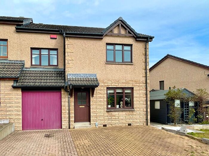 3 Bedroom Semi-detached House For Sale In Tradlin Circle, Blackburn, AB21