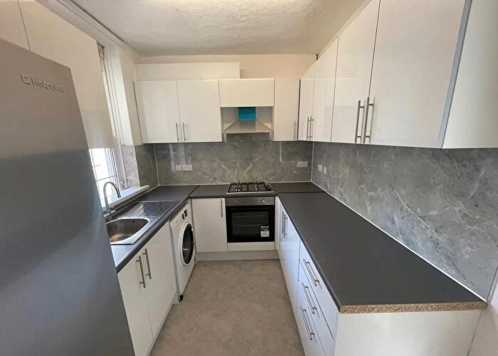 2 Bedroom Flat To Rent In Southern Row, London, W10