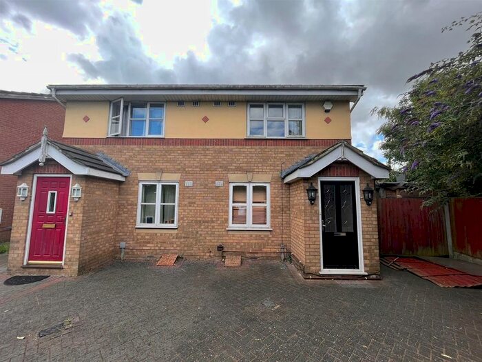 2 Bedroom Property To Rent In Grifon Road, Chafford Hundred, Grays, RM16