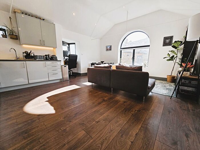 1 Bedroom Maisonette To Rent In Garratt Lane, London, SW17