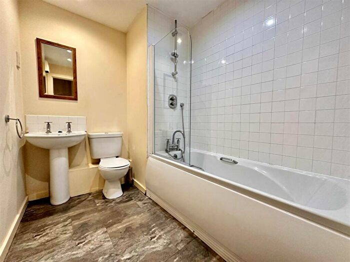 1 Bedroom Apartment For Sale In Ordsall Lane, Salford, Greater Manchester, M5