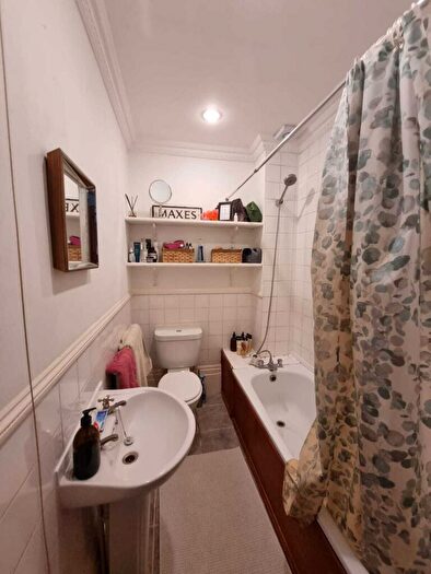 1 Bedroom Flat To Rent In Denmark Villas, Hove, BN3