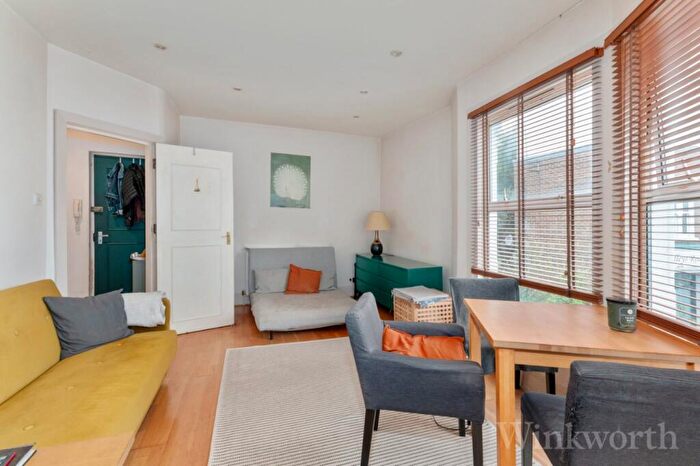 2 Bedroom Apartment For Sale In Trundleys Road, London, SE8