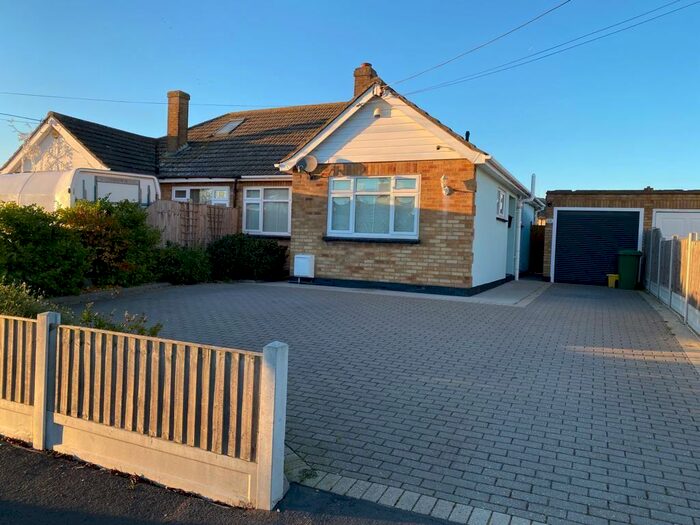 2 Bedroom Bungalow For Sale In Berkeley Lane, Canvey Island, SS8