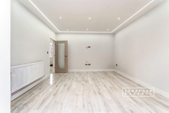 4 Bedroom Semi Detached House To Rent In Midfield Way, St. Pauls Cray, Orpington, BR5