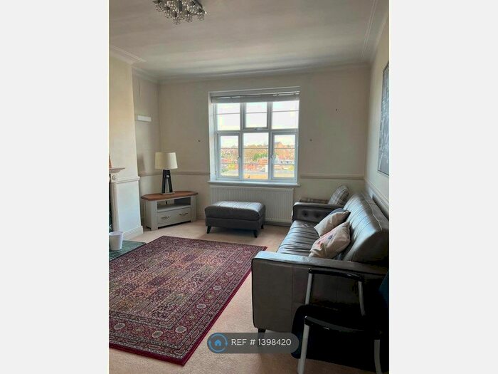 2 Bedroom Flat To Rent In Windsor Court, London, NW11