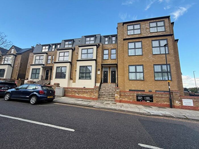 3 Bedroom Flat To Rent In Tulip House, Palmers Green, N13