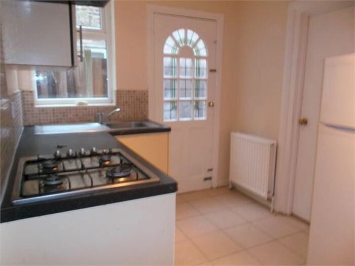2 Bedroom Flat To Rent In Farley Road, Catford, London, SE6