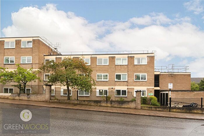 3 Bedroom Flat To Rent In West Hill Road, London, Greater London, SW18