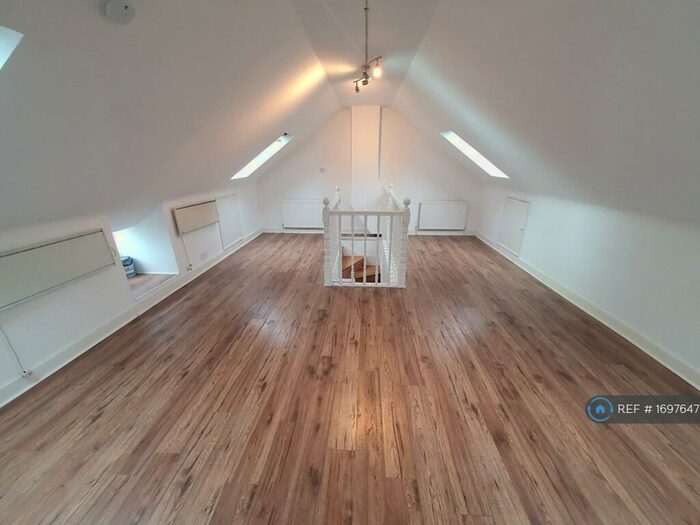 4 Bedroom Semi-Detached House To Rent In The Causeway, London, N2