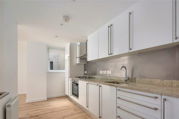 2 Bedroom Flat To Rent In Hackney Road, London, E2