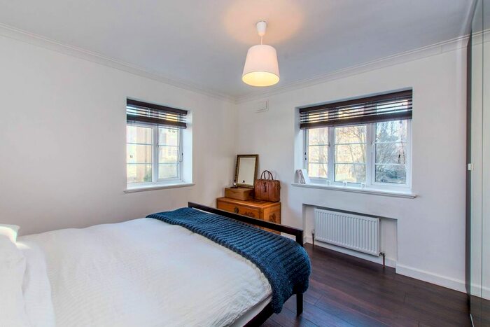 3 Bedroom Flat To Rent In Streatham High Road, Streatham, London, SW16