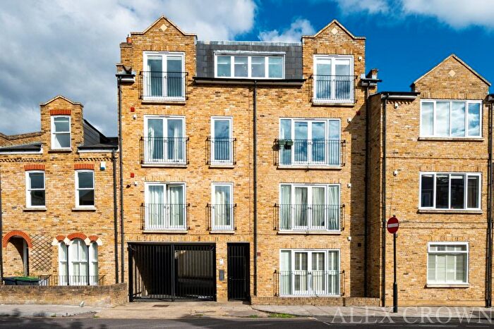 1 Bedroom Flat For Sale In Mount Pleasant Crescent, Crouch Hill, N4