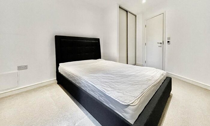 1 Bedroom Apartment To Rent In Saffron Central Square, Pinnacle Apartments, CR0