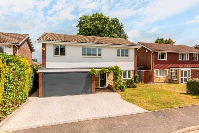 4 Bedroom Detached House To Rent In St. Martins Drive, Walton-On-Thames, KT12