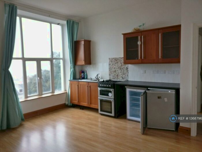 1 Bedroom Flat To Rent In Heathfield, Swansea, SA1