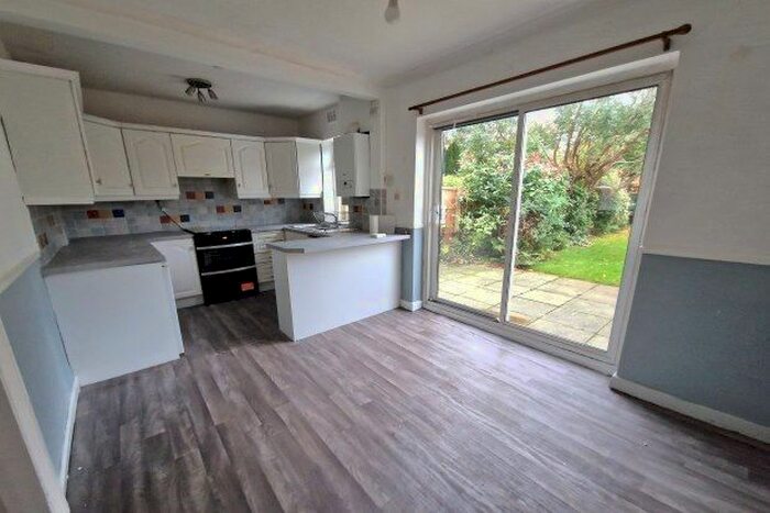 3 Bedroom Semi-Detached House To Rent In Stanley Road, Oldbury, B68