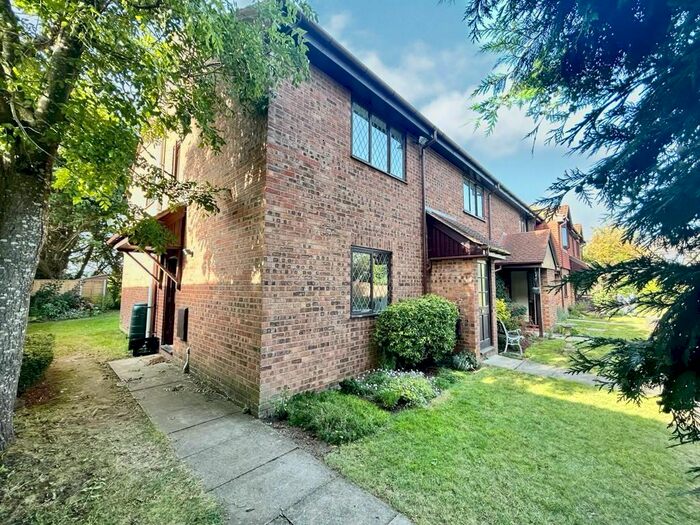 1 Bedroom Maisonette To Rent In Oak Court, Weydon Hill Road, Farnham, GU9