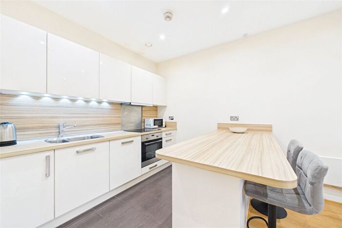 2 Bedroom Flat To Rent In Heron House, Rushley Way, Reading, Berkshire, RG2