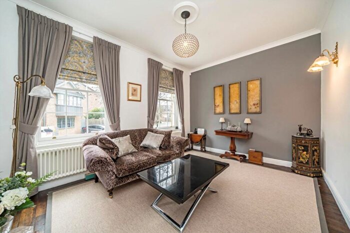 2 Bedroom Terraced House For Sale In Chapter Road, Kennington, SE17
