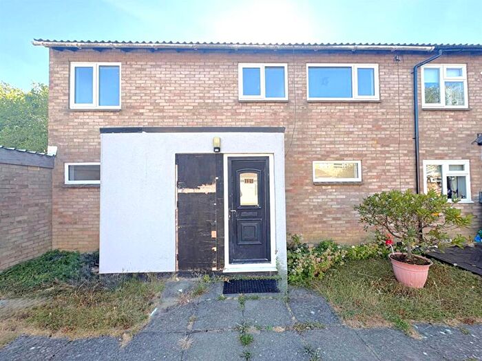 3 Bedroom End Of Terrace House To Rent In Laxton Close, Corby, NN17