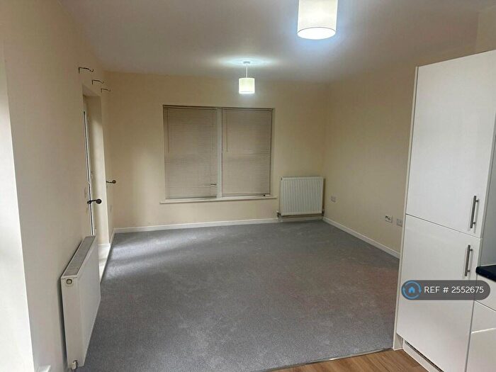 2 Bedroom Flat To Rent In Adrian Close, Hemel Hempstead, HP1