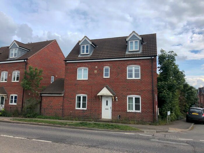 4 Bedroom House To Rent In Barrowby Road, Grantham, NG31