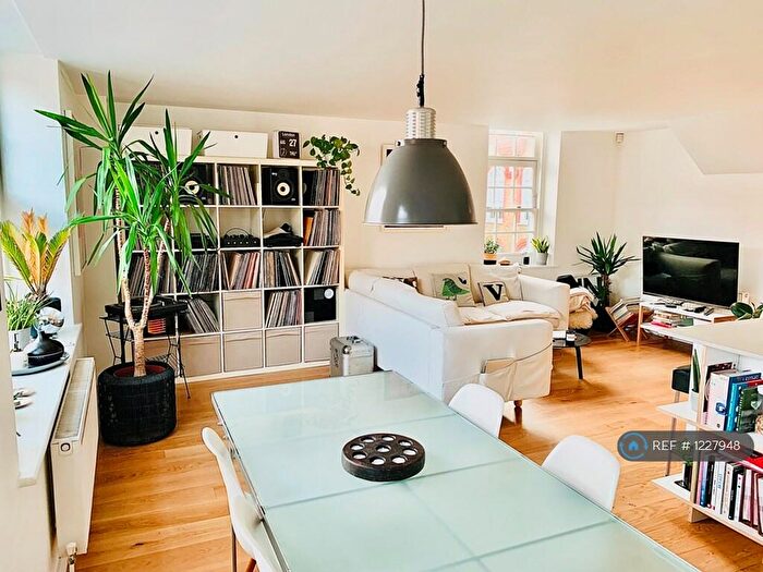 2 Bedroom Flat To Rent In Lansdowne Drive, London, E8