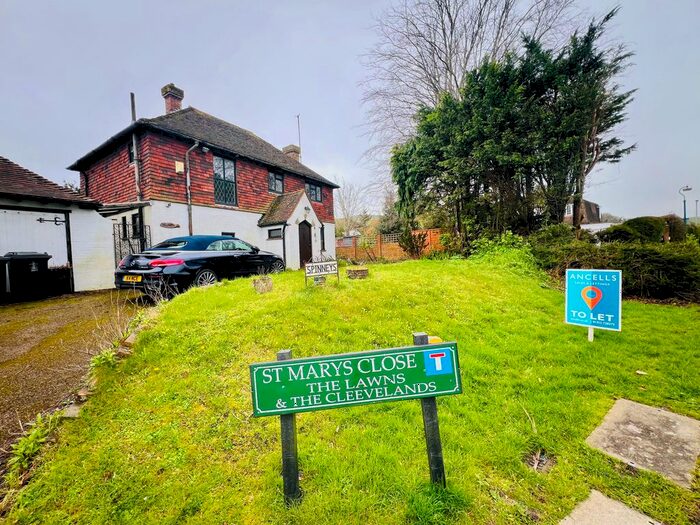 3 Bedroom Detached House To Rent In St. Marys Close, Eastbourne, BN22