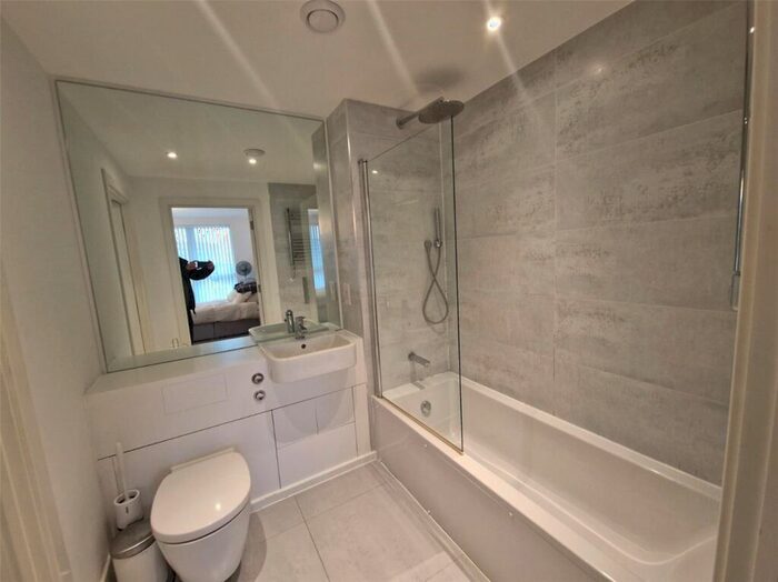 1 Bedroom Apartment To Rent In Lakeside Drive, Park Royal, London, NW10