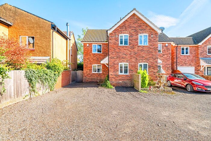 3 Bedroom Semi-Detached House For Sale In Fir Tree Close, Fleggburgh, NR29