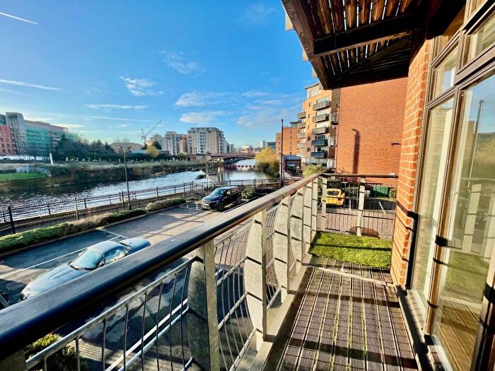 2 Bedroom Flat To Rent In Turlow Court, Leeds, West Yorkshire, LS9