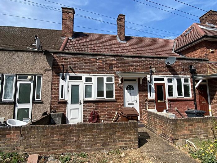 1 Bedroom Terraced House For Sale In Bevan Avenue, Barking, IG11