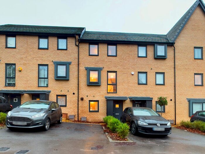 4 Bedroom Terraced House To Rent In Divot Way, Limes Park, Basingstoke, RG24