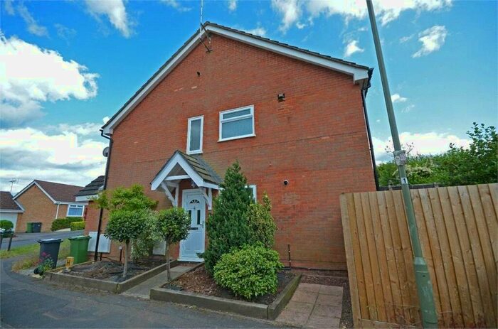 2 Bedroom Maisonette To Rent In Wansdyke Close, Frimley, Camberley, Surrey, GU16